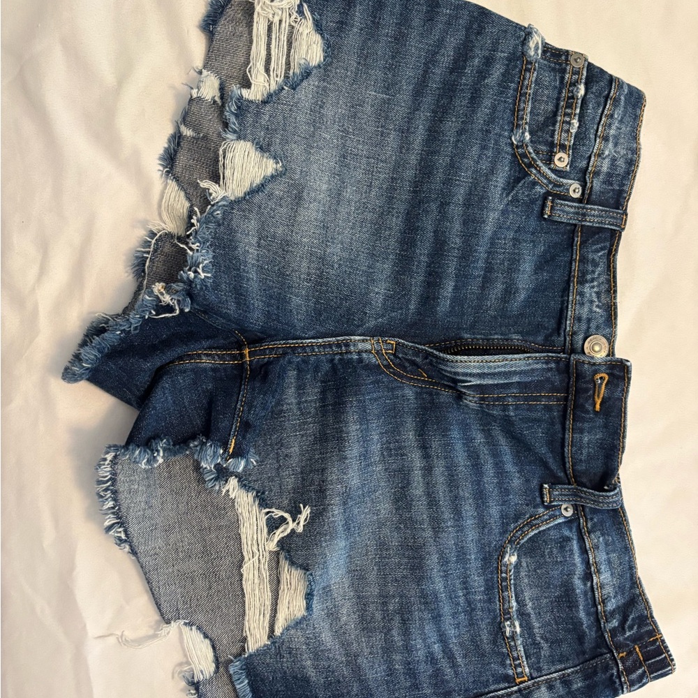 Aerie daydream Distressed Denim Blue Shorts size medium NWOT. Medium/dark wash
